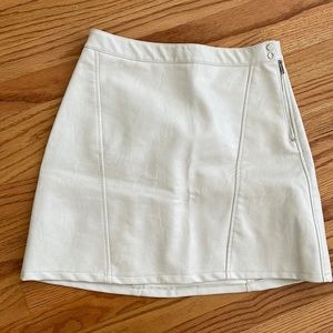 Zara faux leather skirt, off white, size Medium